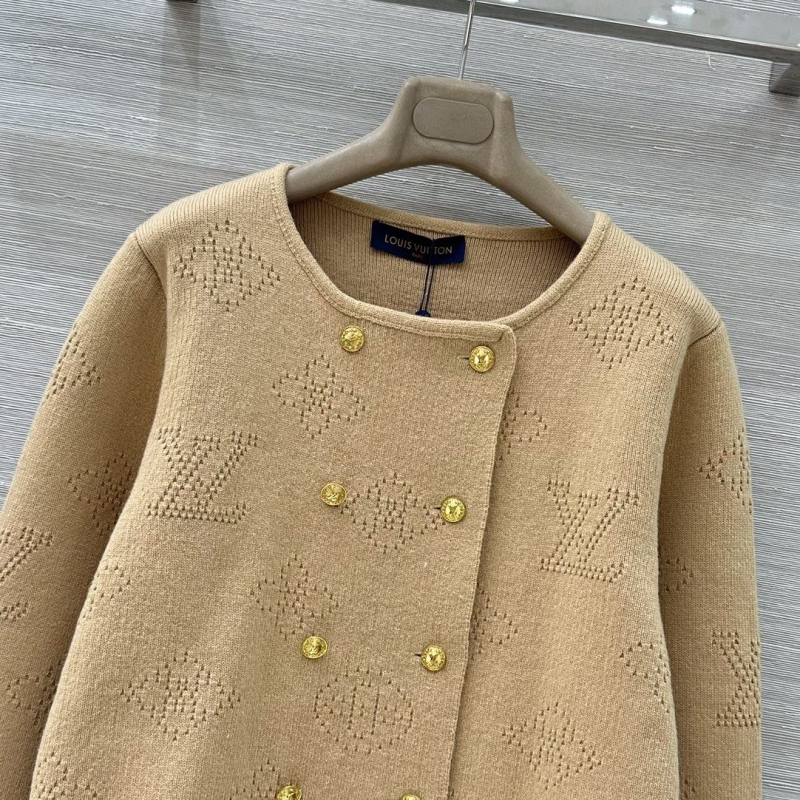 l0vis Vvtt0n outwear